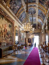 La Sala degli Ambasciatori del Palazzo Reale di Napoli in Italia e gli affreschi di Belisario Corenzio