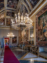 La Sala degli Ambasciatori del Palazzo Reale di Napoli in Italia e gli affreschi di Belisario Corenzio
