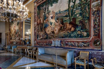 La Sala degli Ambasciatori del Palazzo Reale di Napoli in Italia e gli affreschi di Belisario Corenzio