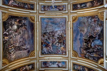 La Sala degli Ambasciatori del Palazzo Reale di Napoli in Italia e gli affreschi di Belisario Corenzio