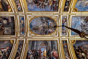 La Sala degli Ambasciatori del Palazzo Reale di Napoli in Italia e gli affreschi di Belisario Corenzio