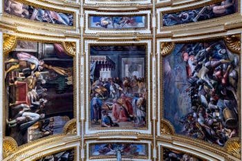 La Sala degli Ambasciatori del Palazzo Reale di Napoli in Italia e gli affreschi di Belisario Corenzio