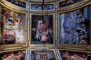 La Sala degli Ambasciatori del Palazzo Reale di Napoli in Italia e gli affreschi di Belisario Corenzio