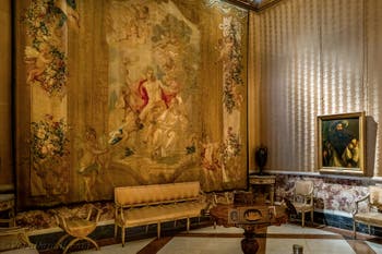 Arazzo, Sala del Gran Capitano del Palazzo Reale di Napoli, opera di Pietro Duranti, allegoria dell’Amore e della Purezza