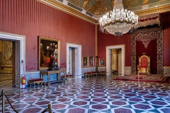 La Sala del Trono del Palazzo Reale di Napoli, in Italia