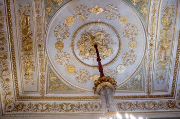 La Sala del Trono del Palazzo Reale di Napoli, in Italia