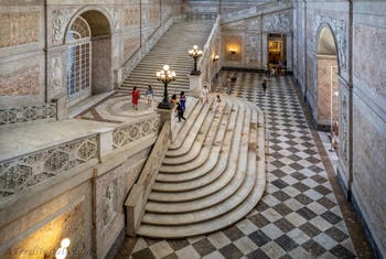 La scalinata d'onore del Palazzo Reale di Napoli, in Italia