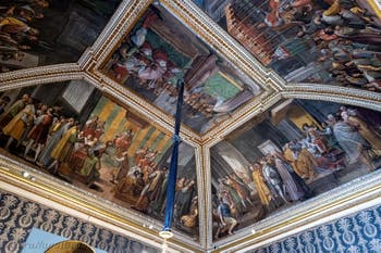 Seconda anticamera del Palazzo Reale di Napoli, in Italia; pitture di Belisario Corzenzio