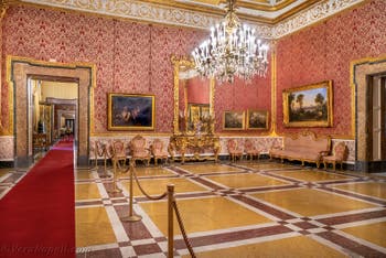 Il secondo salone della regina nel Palazzo Reale di Napoli, in Italia