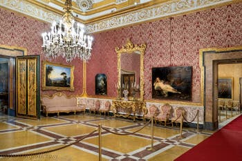 Il secondo salone della regina nel Palazzo Reale di Napoli, in Italia