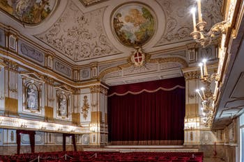 Il teatro della corte del Palazzo Reale di Napoli in Italia