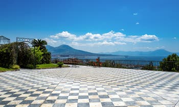 Il giardino-terrazza sospeso del Belvedere del Palazzo Reale di Napoli