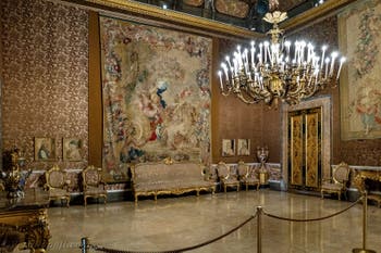 Terza anticamera del Palazzo Reale di Napoli, in Italia: Il ratto di Proserpina di Étienne Lanier