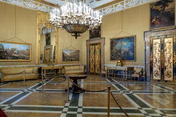 Il terzo salone della regina nel Palazzo Reale di Napoli, in Italia