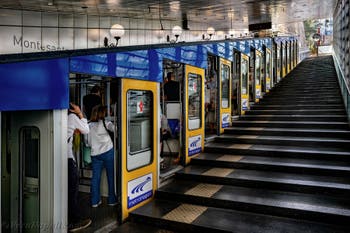 La funicolare della linea Montesanto a Napoli, Italia