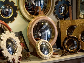 Gli specchi delle streghe o specchi dei banchieri, specchi convessi presentati al Canestrelli di Venezia